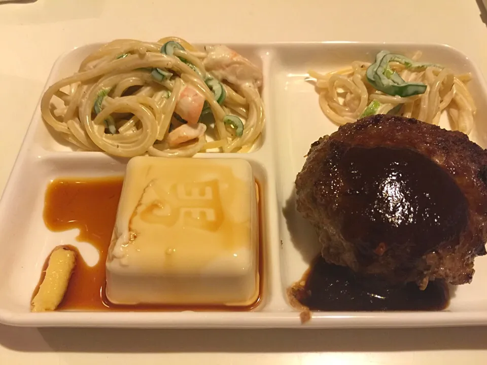 Snapdishの料理写真:ハンバーグプレート(◍•ڡ•◍)❤|いつみさん