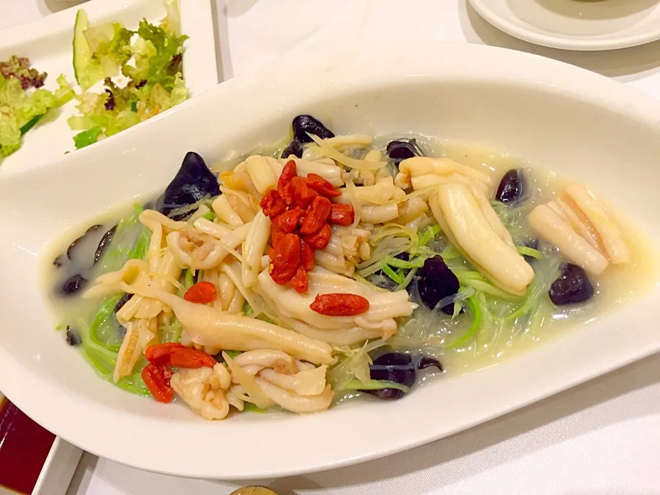 Poached sea cucumber meat in pepper soup|Sky Blueさん