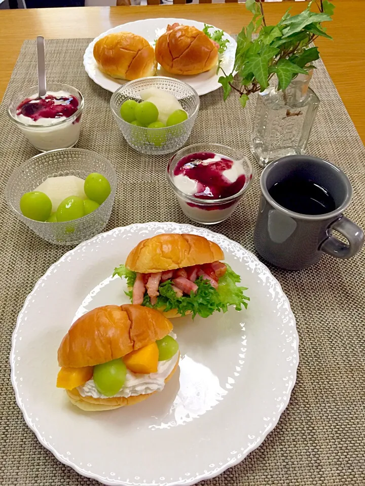 朝ご飯 色々ロールサンド❤️|まめごろうさん