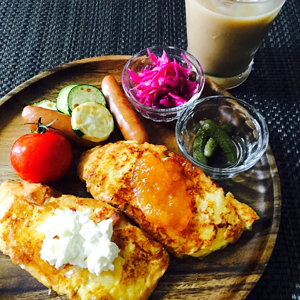 フレンチトーストde朝ゴハン😋夕べの残りのものと一緒に💕|葉っぱのおさらyokomamaさん