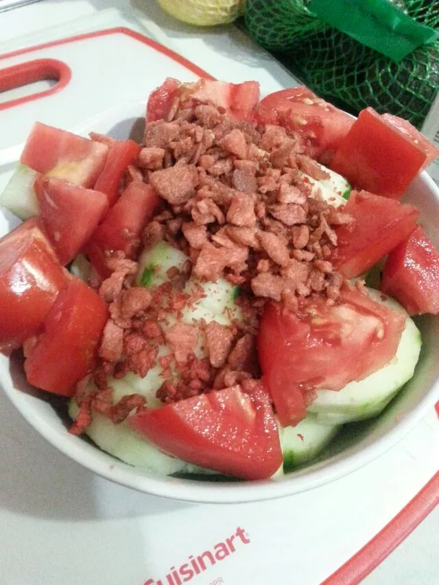 the makings of a salad dinner.  think I need a bigger bowl.|Polly Gelfusoさん