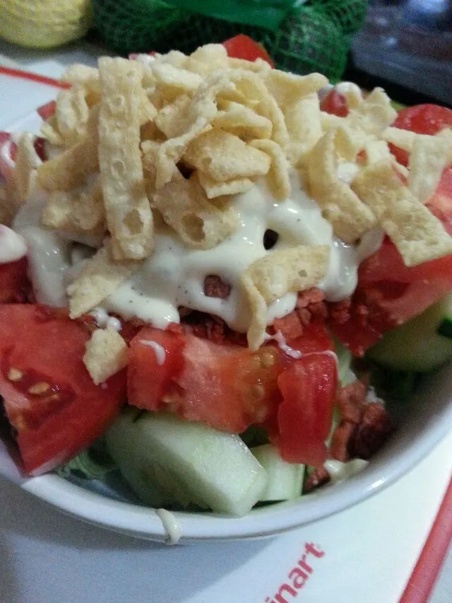 Only got in a few ingredients  BUT finished salad.|Polly Gelfusoさん