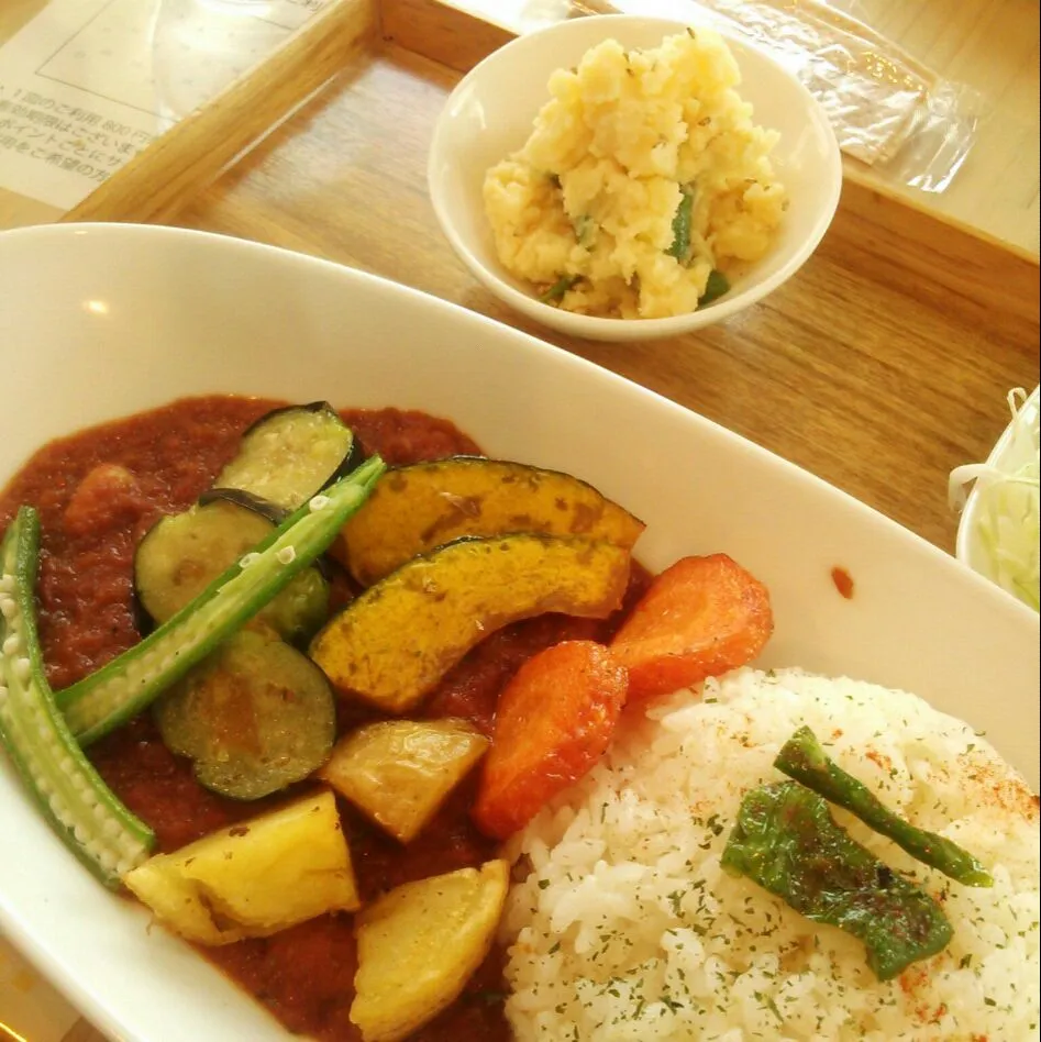 夏野菜、大豆のカレーライスのランチ|大石さん