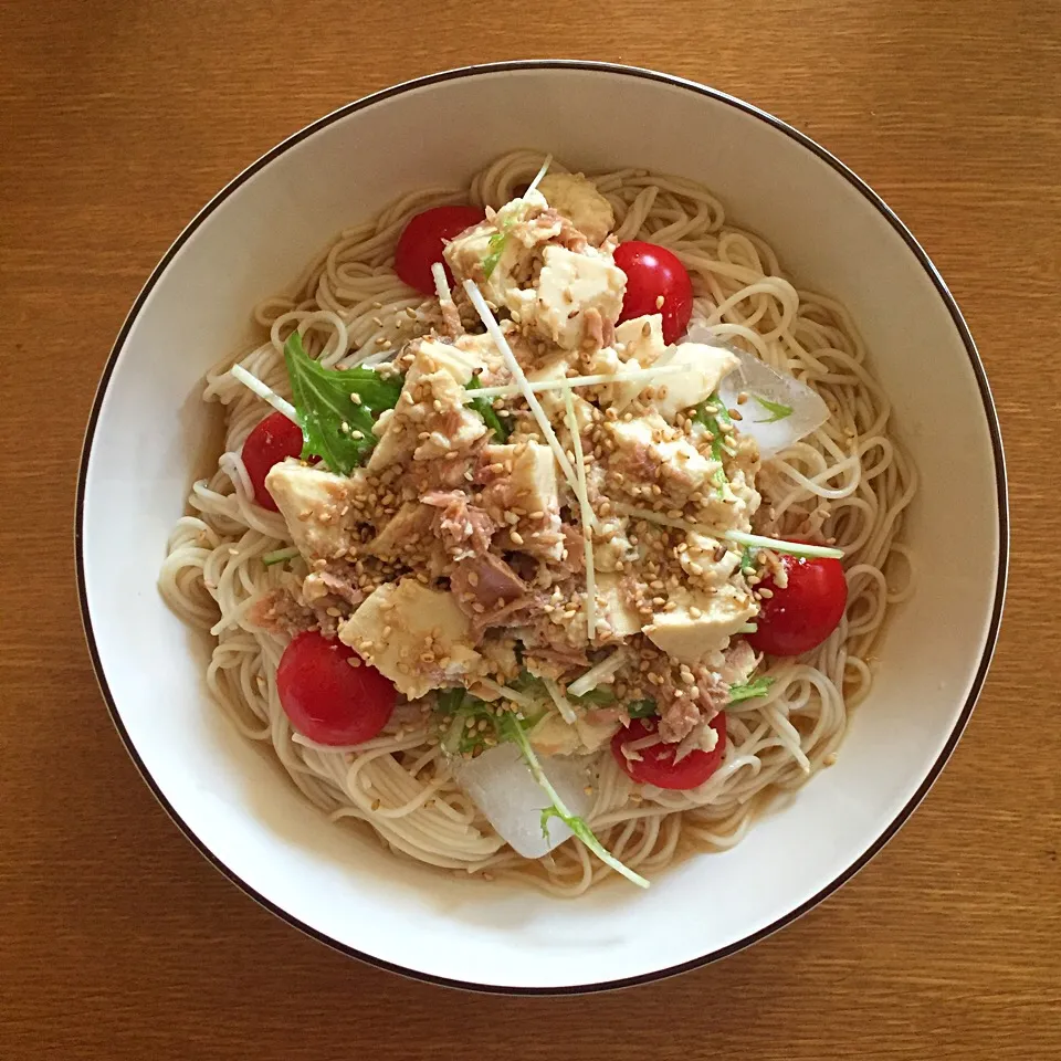 ツナと豆腐そうめんが美味しく出来ましたので、嫁に食わせて僕はお茶漬け食べます。|shimakouさん