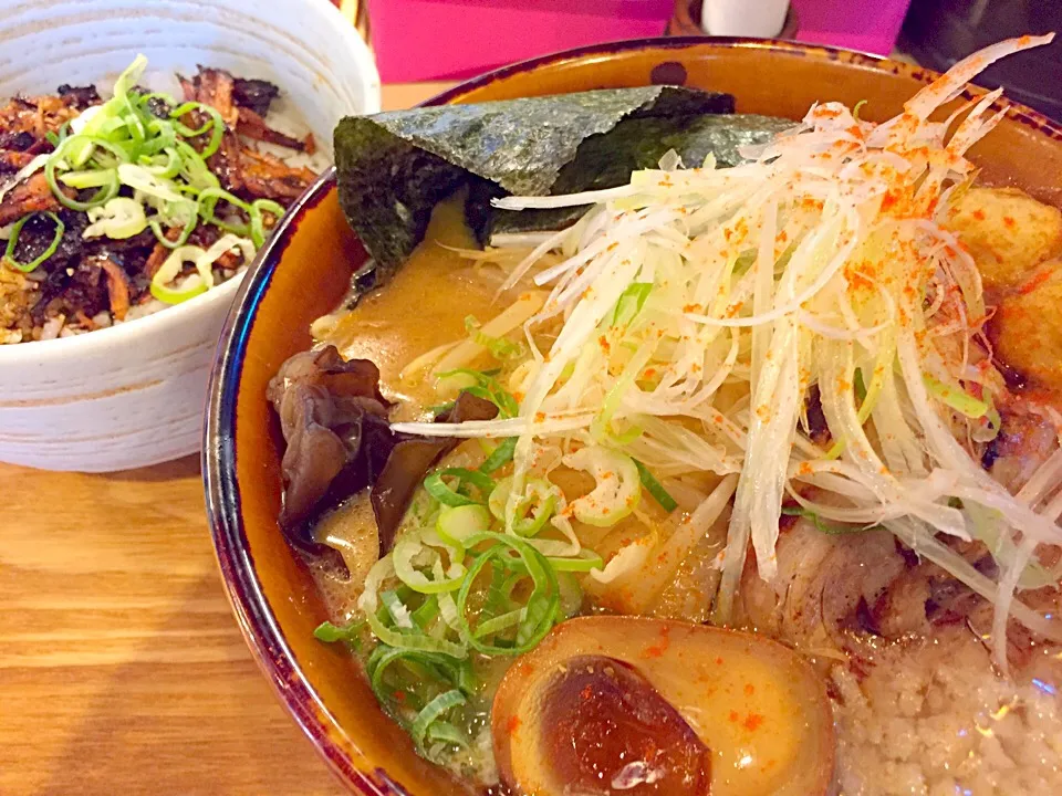 Snapdishの料理写真:とろ味噌ラーメン大盛り&チャーシュー丼|Masahiko Satohさん