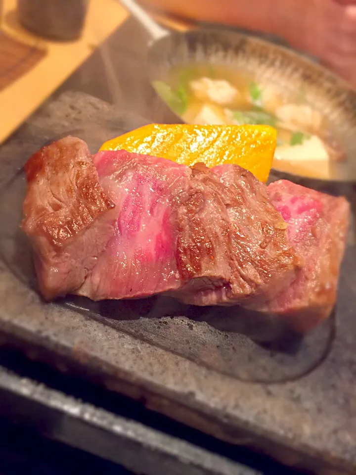 Snapdishの料理写真:黒毛和牛石焼|miCciさん