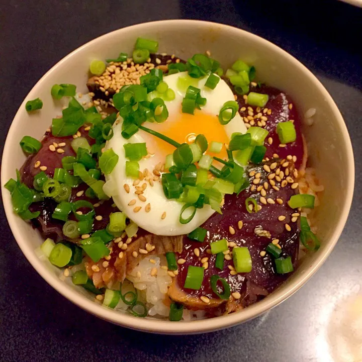 Snapdishの料理写真:カツオの甘辛ユッケ丼|ぺろたんさん