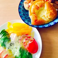 Snapdishの料理写真:＊トマトアボカドパプリカのチーズのせ|まみさん