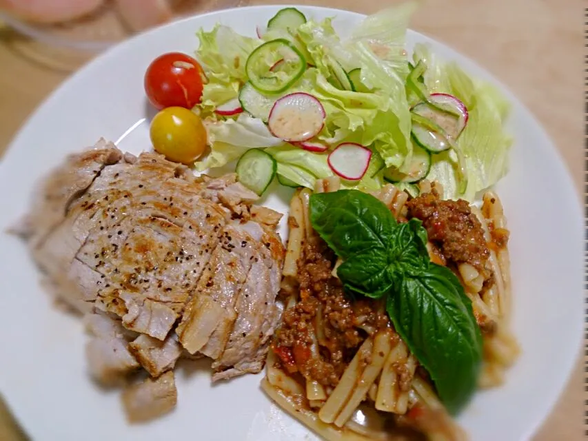 手作りミートソースのパスタで。疲れた夜はワンプレートディナー🍴|シホさん