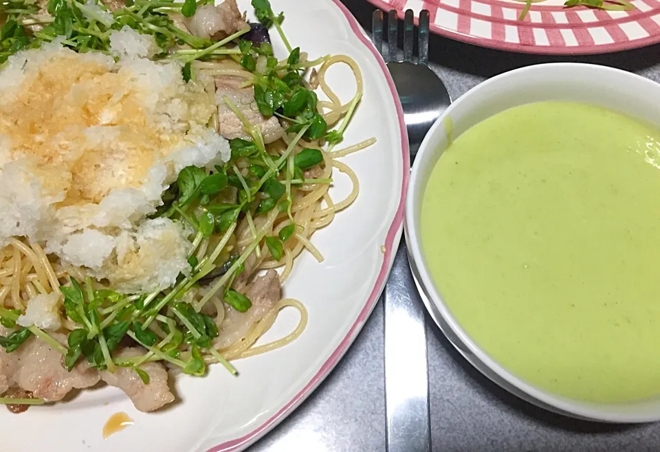 Snapdishの料理写真:肉豆苗茄子おろしポン酢スパ、無調整豆乳アボカドジャガイモ玉ねぎスープ|ms903さん