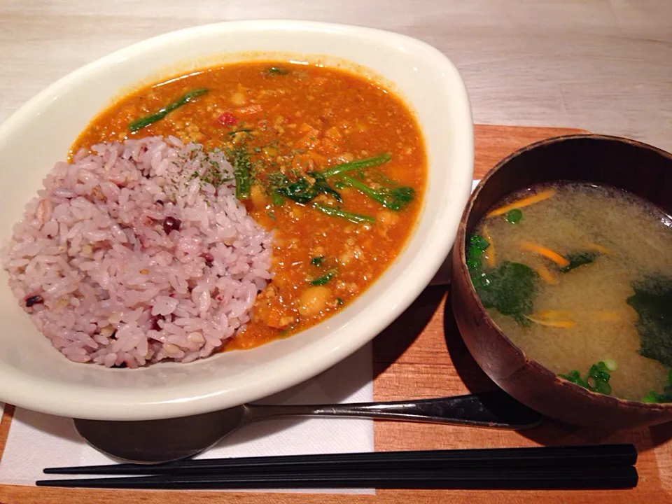 ひよこ豆と野菜のキーマカレー
人参の味噌汁|こいちさん