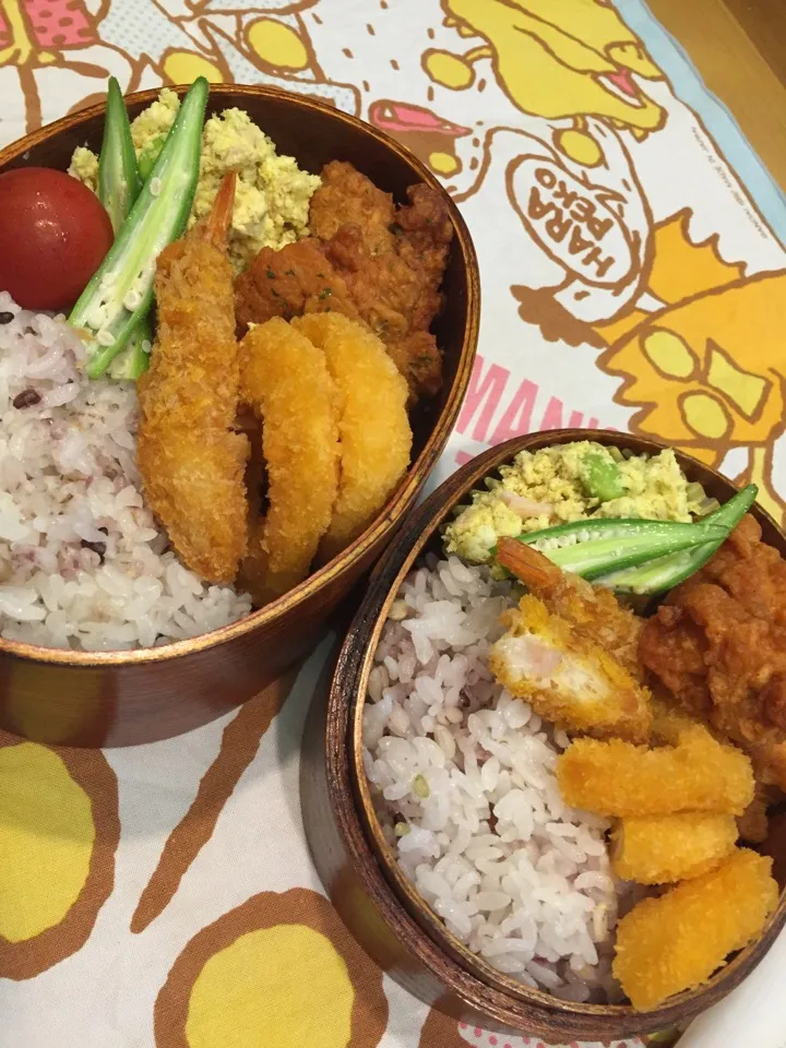 Snapdishの料理写真:ふたり弁当

雑穀ご飯
おからのポテサラ風(カレー味
鳥の唐揚げ
イカリングフライ
エビフライ
オクラ
ミニトマト|ひななぎさん