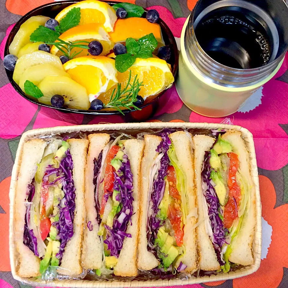 Snapdishの料理写真:veganサンドイッチ弁当|makiko_aさん