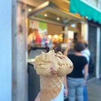 Snapdishの料理写真:Tiramisu gelato 😋🍦|Janet Wongさん