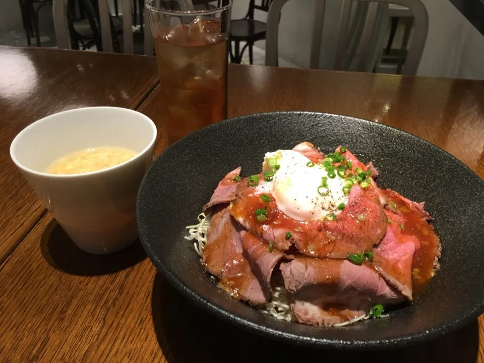 ローストビーフ丼980円|PegaOさん