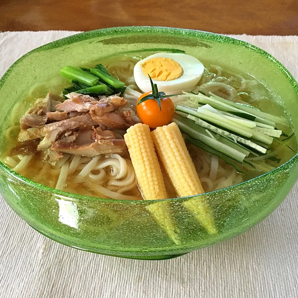 Snapdishの料理写真:琉球硝子の器と冷やしぶっかけ饂飩|いーのさん