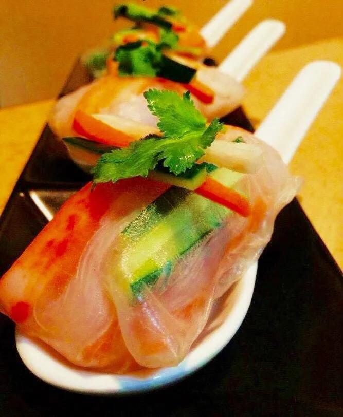 Vietnamese Wrapped with Surimi Crab & garlic chili vinaigrette.|Joha Hassanさん