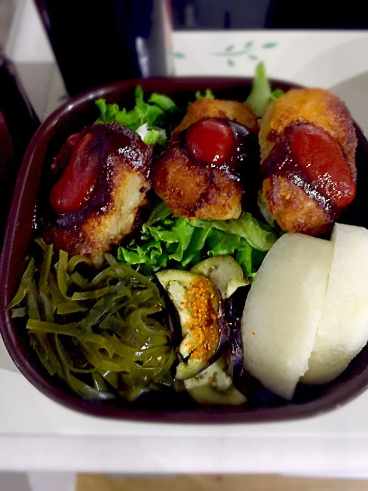 パパお弁当🍱 メンチカツ  肉味噌  昆布とキャベツの酢漬け  茄子の漬物  梨|ch＊K*∀o(^^*)♪さん