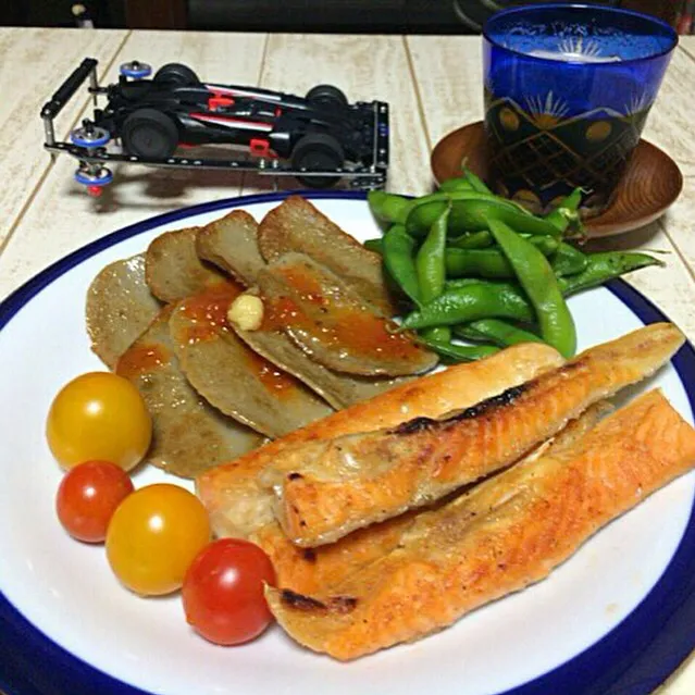 今日の男飯(⌒-⌒; )サーモンハラスの塩焼き&黒はんぺんの胡麻油焼き♫|ひーちゃんさん