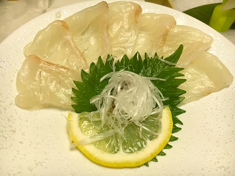 Snapdishの料理写真:造里  其の一 鯛薄造り  梅前酒|ゆうじ.さん