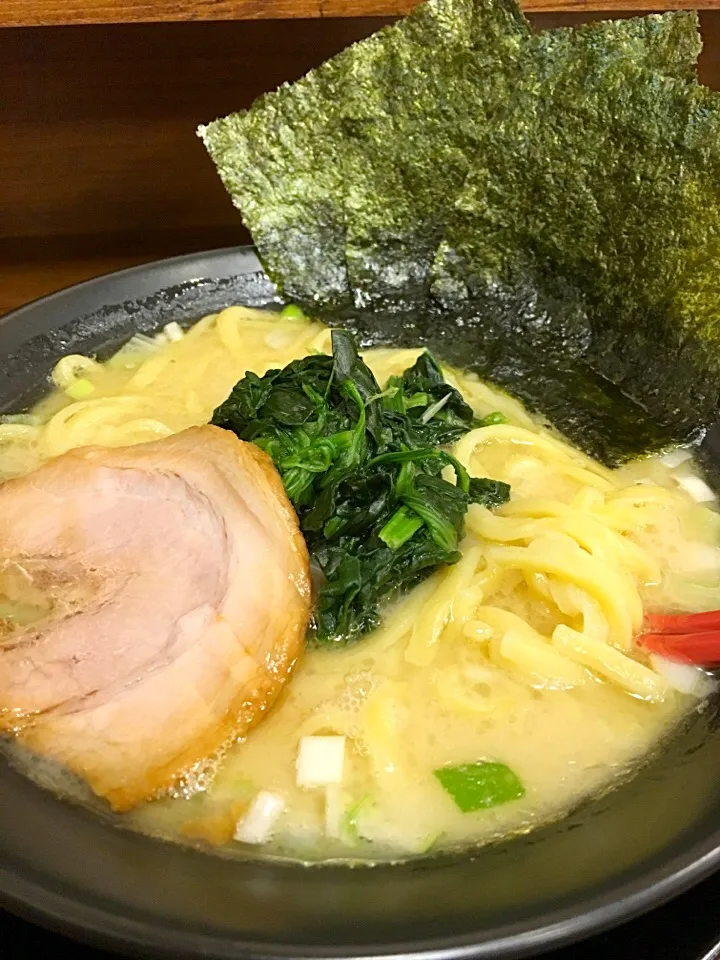 ราเมนซุปรสชาติกระดูกหมูและเกลือ 塩とんこつラーメン@ที่ญี่ปุ่น ร้าน BUKOTSUYA 武骨家|akiさん