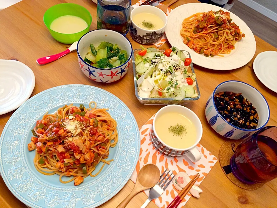 Snapdishの料理写真:8月12日のお昼ご飯🙆ドタバタしてて久しぶりの手料理👐娘が切ったパスタよりそのままのパスタを好んで食べた事にビックリ😳おっきくなったんだな〜☺️|Sanjiさん