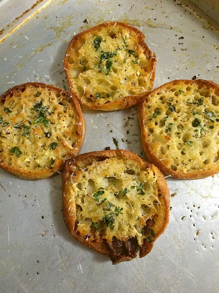 Garlic Bread on an English Muffin|Milka Papricaさん