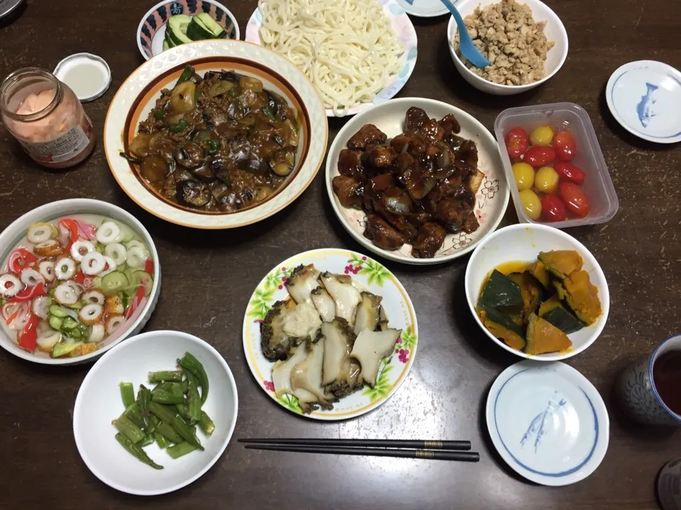 Snapdishの料理写真:実家飯 カレー、酢豚、冷やしうどん、煮アワビ、酢トマト、オクラ…|おっちさん