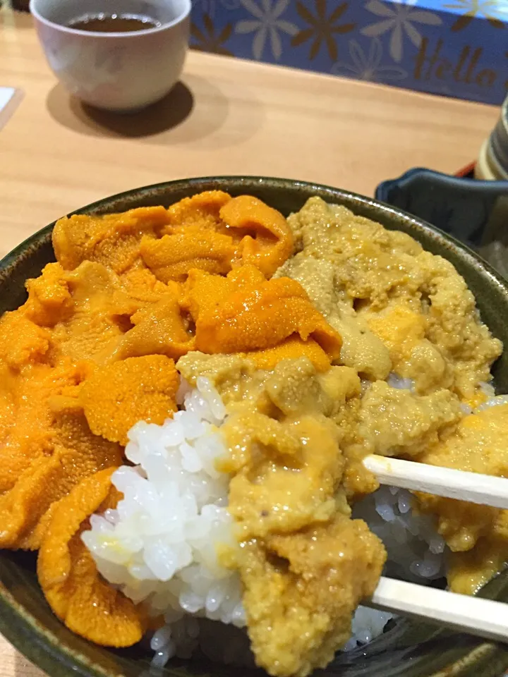 バフンウニとムラサキウニの雲丹丼😋うますぎる〜|ちーねーさん