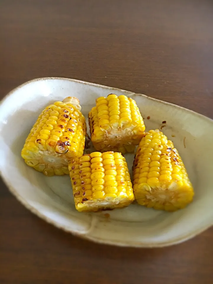 Snapdishの料理写真:香ばし焼きもろこし|えりぺいさん