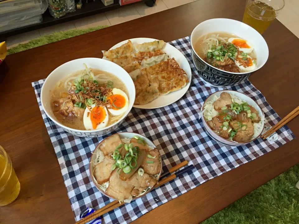 週末ランチ♡鹿児島豚トロラーメン、チャーシュー丼、餃子|未来さん