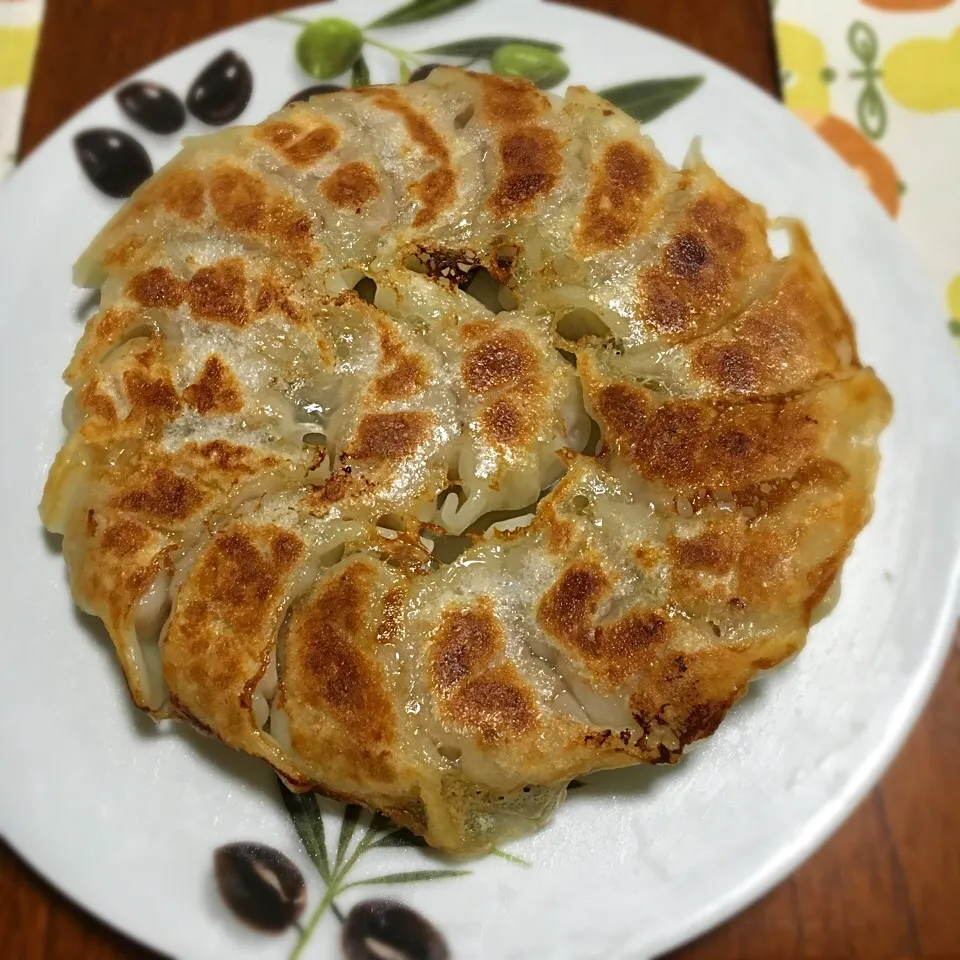 いつもの我が家の焼き餃子|もっちさん