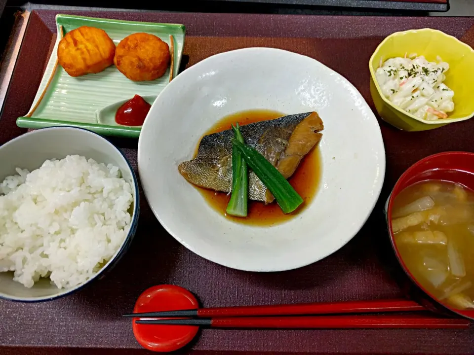 シイラの煮付けメイン  高齢者 食堂の昼御飯 #シイラ #定食 #高齢者|sakumaさん