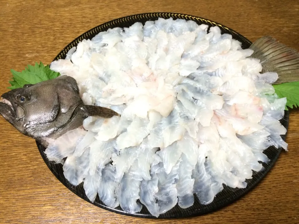 釣り人料理『鮃の薄造り』…後半、雑にブツ切り😅|風流料理人さん