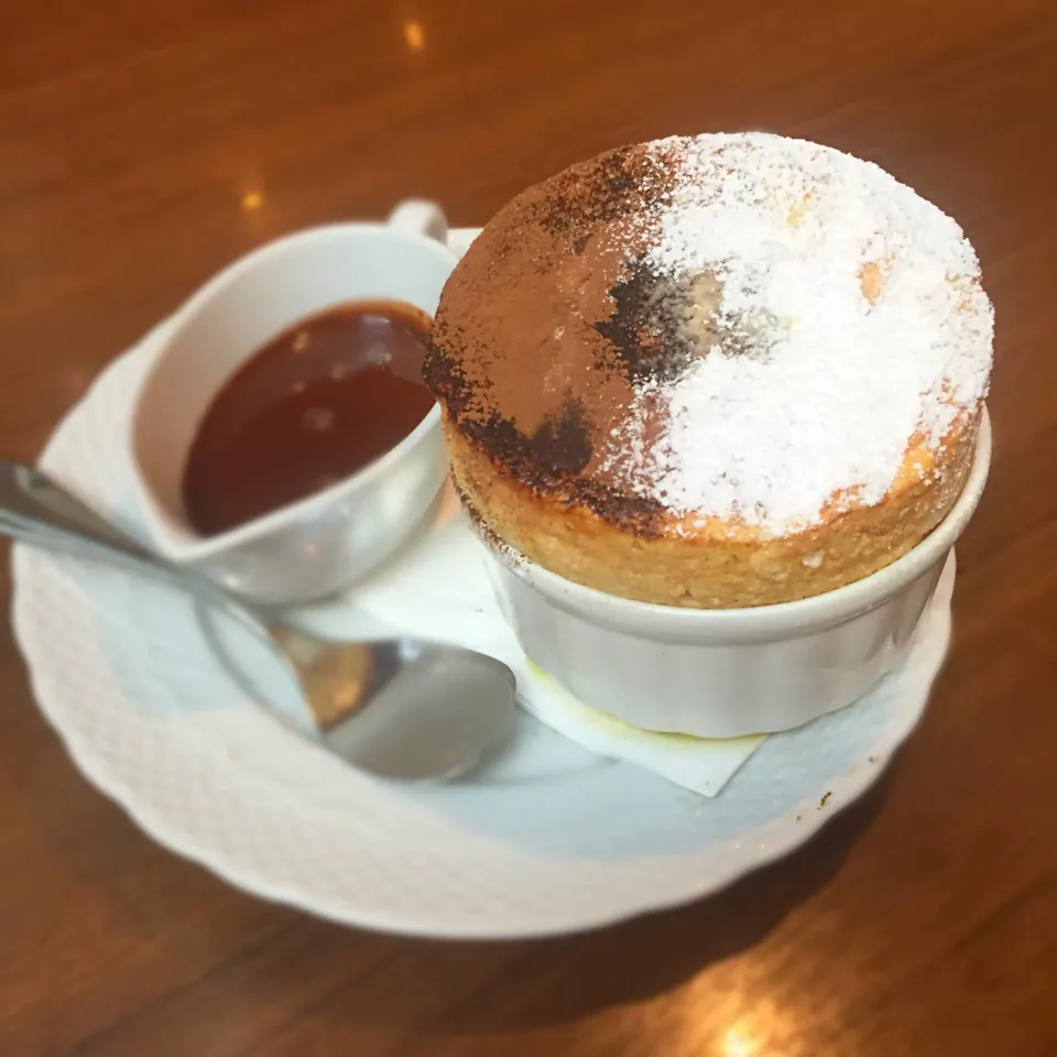 Vanilla souffle w chocolate sauce|해리さん