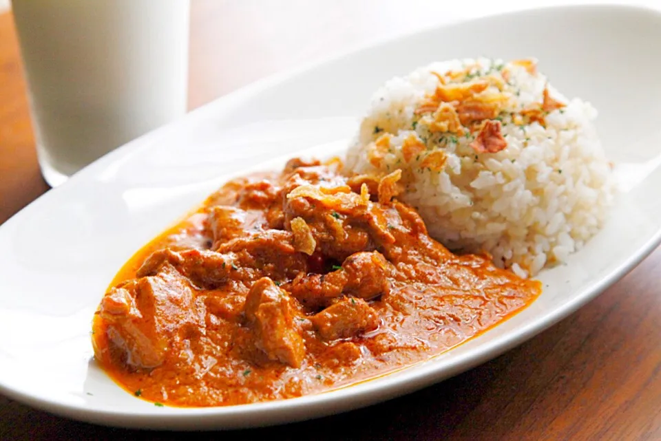 スパイスたっぷりのバターチキンカレーと玄米ご飯、牛乳で栄養満点食欲そそるランチ*\(^o^)/*|マユマユさん