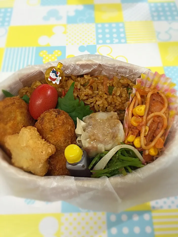 🍙カレーチャーハン
🍙コロッケ
🍙星型ポテト
🍙ナポリタン
🍙みつばとナルトのおかか和え
🍙肉焼売
🍙ミニトマト|pindoraさん