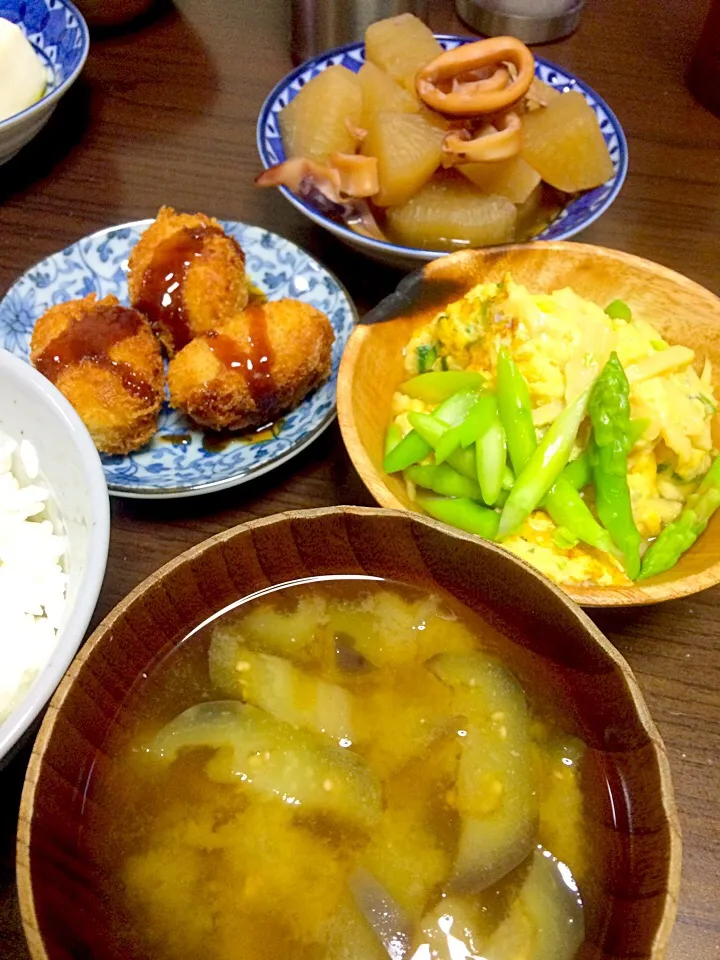 夜ごはん かに玉、大根とイカの煮物、カニクリームコロッケ、茄子のお味噌汁|きむらゆりかさん