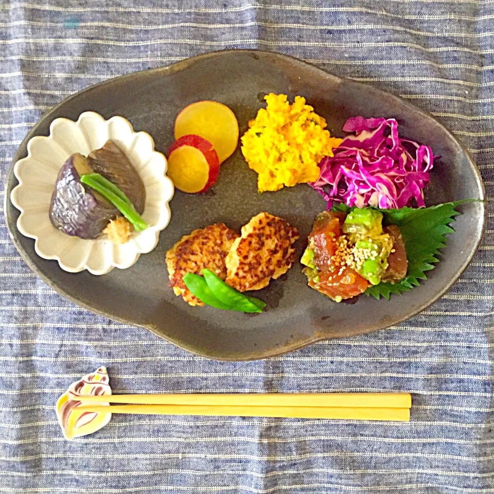 日曜ランチ。冷蔵庫の整理。
夏用の新しい箸置き…🐚
#まいまい飯 #lunch #sunday|Mai Kawabataさん