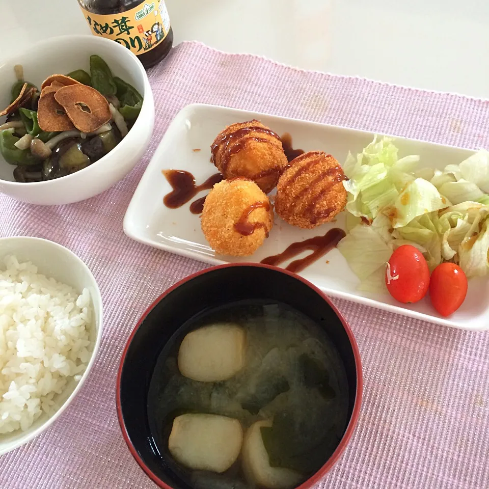 ❁ポテたまコロッケ
❀夏野菜のアヒージョ
✿味噌汁

ゆっくりlunch( ^ω^ )♬♬
2016/08/14|ちび太さん