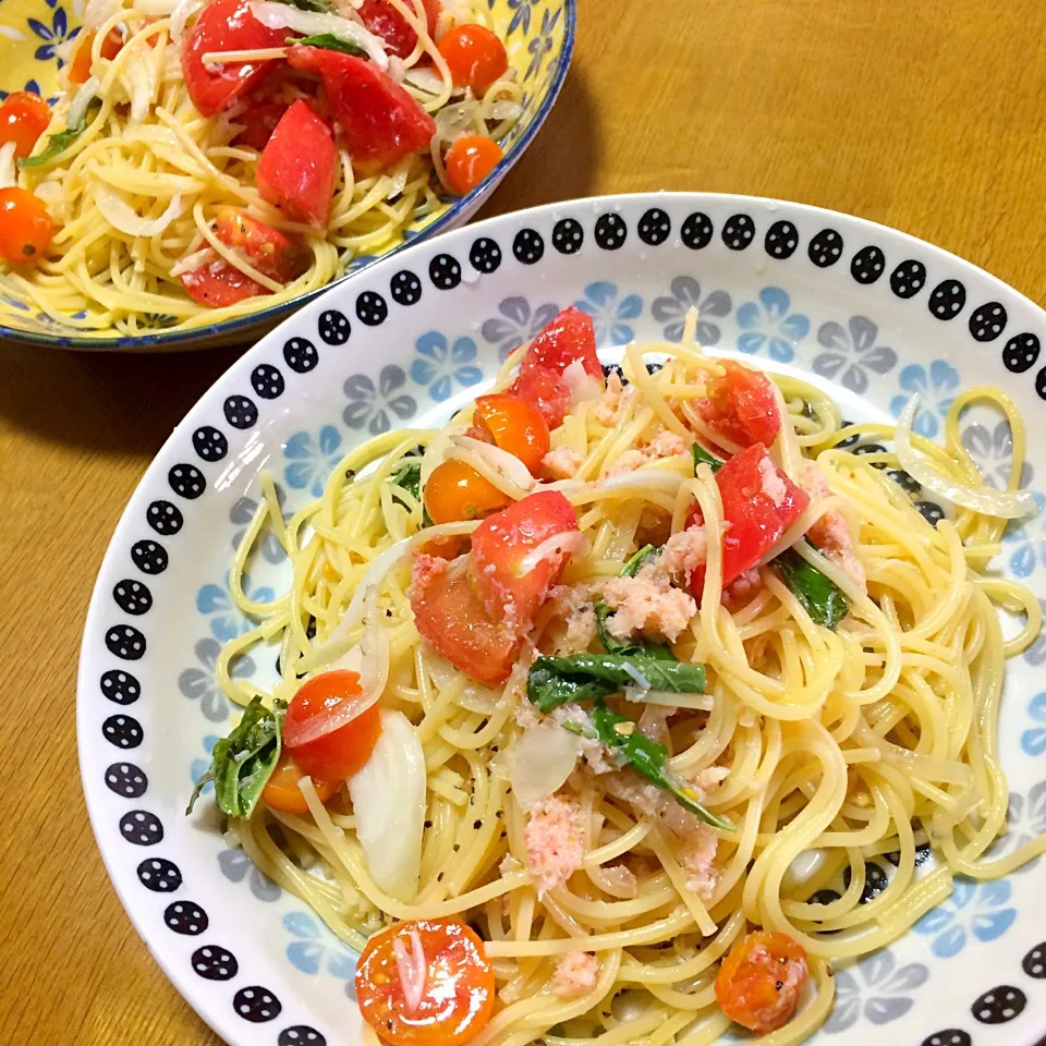 蟹とトマトとバジルの冷製パスタ🦀🍅🌿|めぐりんさん