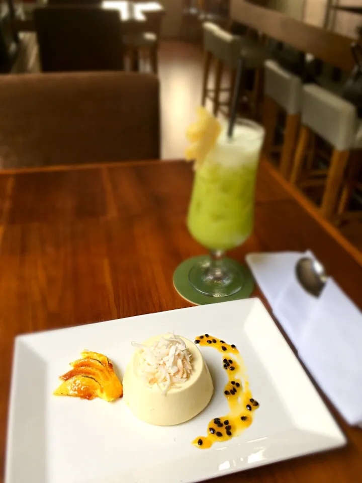 Snapdishの料理写真:百香椰奶酪 Coconut Panacotta|Yinfanさん