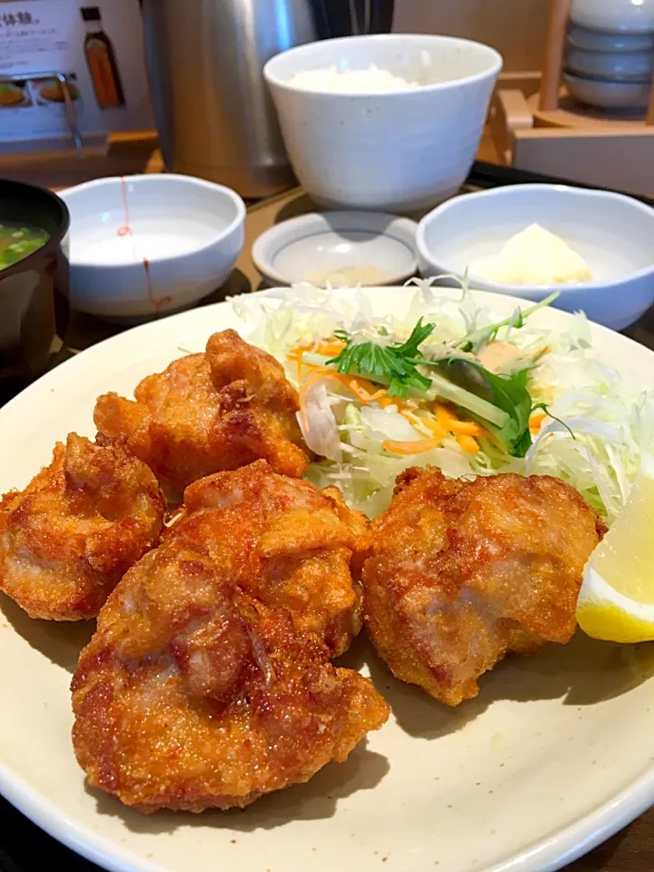 ชุดไก่ทอดคาราอาเกะ から揚げ定食@ที่ญี่ปุ่น ร้าน Yayoi Restaurant やよい軒|akiさん