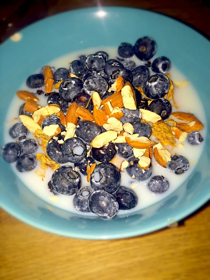 Raisin brand +blueberries and almonds|sofia freedさん