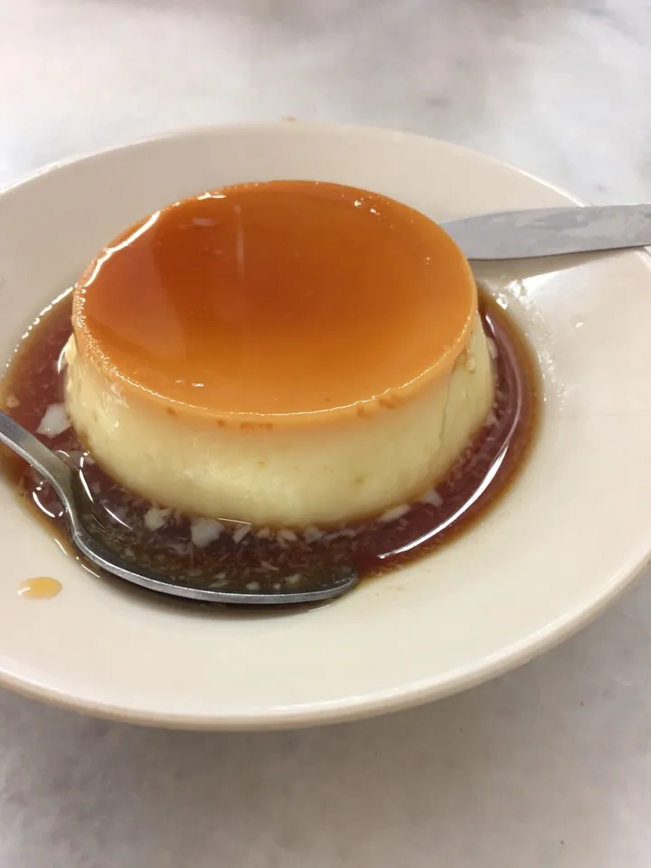 Egg custard in caramel sauce|Darren Loさん