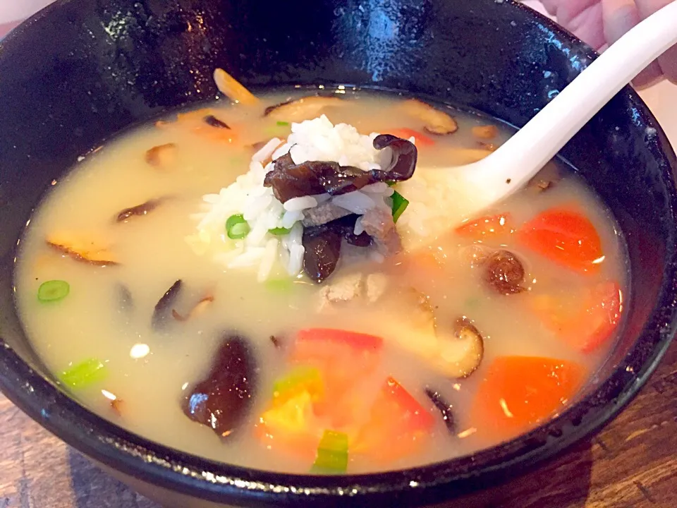 Soaked cooked rice with pork's liver, black fungus & mushroom in tomato soup|Sky Blueさん