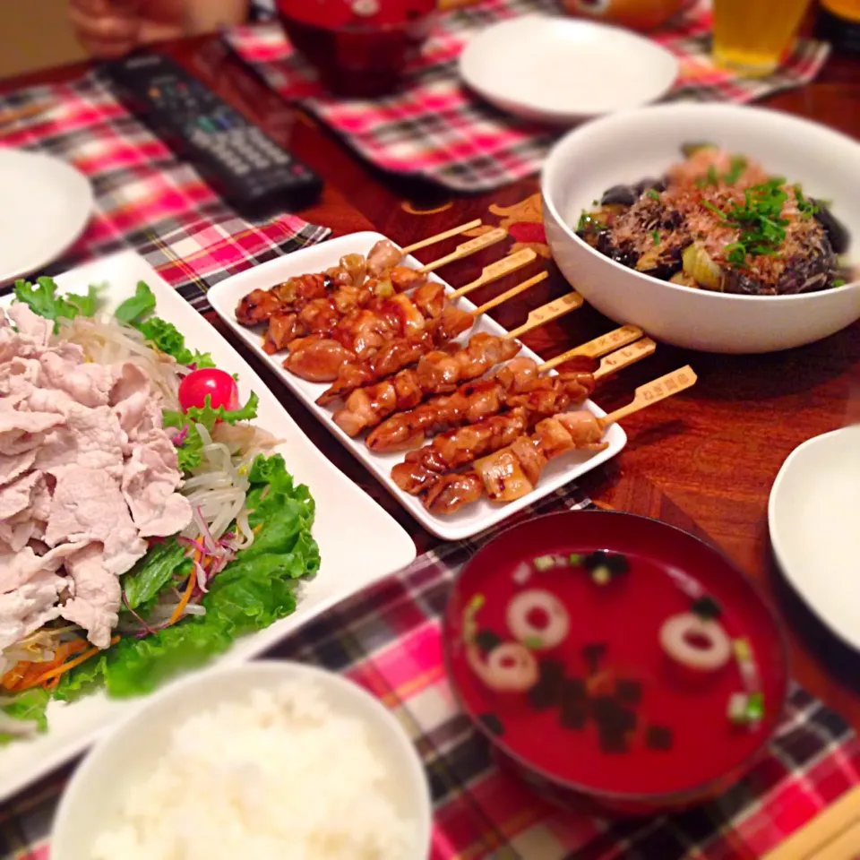 Snapdishの料理写真:今日の晩御飯(๑´ڡ`๑)
豚肉の冷しゃぶサラダ
茄子の煮浸し
焼き鳥|ちゃたままさん