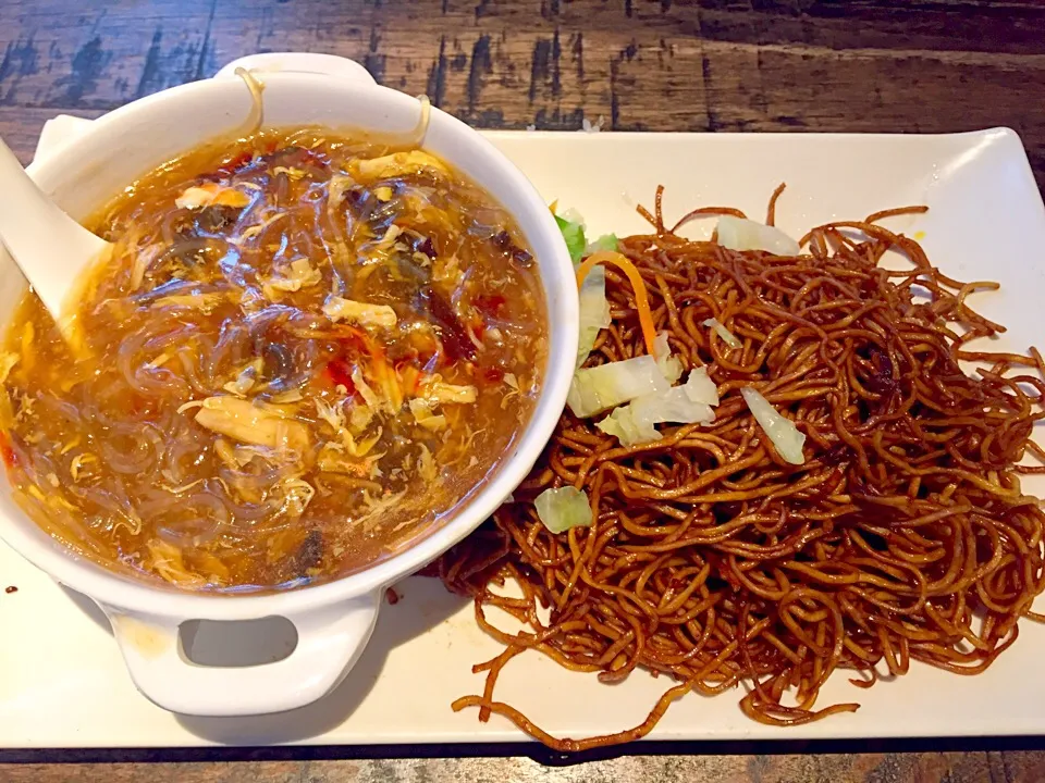 Faux shark's fin soup with fried noodles with soy sauce|Sky Blueさん