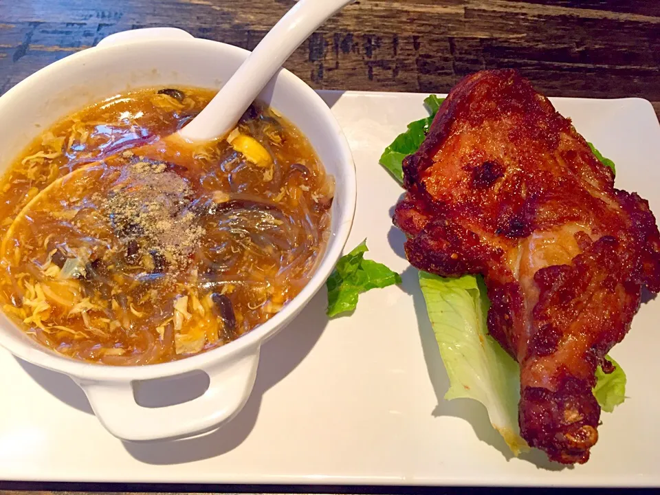 Faux shark's fin soup with deep fried chicken leg|Sky Blueさん