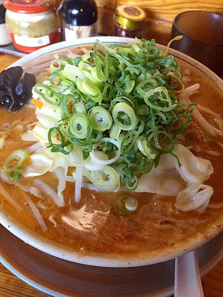 野菜味噌ラーメン…マスターがどーゆー訳か上機嫌で盛り過ぎ\(//∇//)\
ログらあめん よし田亭♫|石田 雅史さん